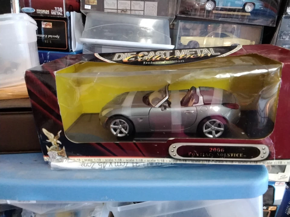 Road Signature 2006 PONTIAC SOLSTICE CONVERTIBLE 1:18 SCALE diecast replica - Image 1 of 4