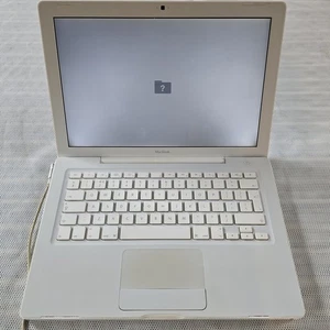 Macbook A1181 EMC 2300 , Core Duo, 13.3", NO HDD, 2Gb RAM, SPARE OR REPAIR (228) - Picture 1 of 24