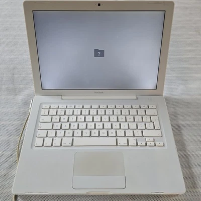 Macbook A1181 EMC 2300 , Core Duo, 13.3", NO HDD, 2Gb RAM, SPARE OR REPAIR (228) - Image 1 of 4