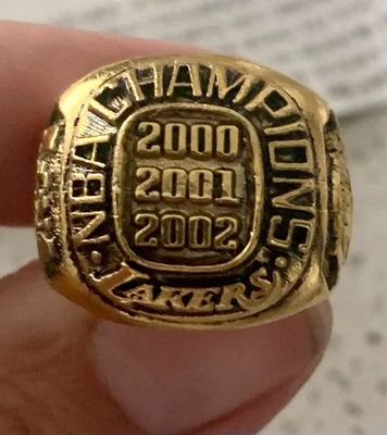 Anillo de tres turbas Los Angeles Lakers 2002-03 SGA Señor de los Anillos Foto 1 de 4