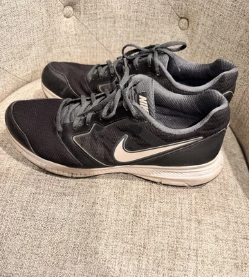 Nike Downshifter 6 Black & White Running Shoes Sneakers Size 10.5 - Image 1 of 4