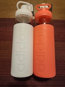 SET BESTEHEND AUS 2 ADIDAS 720 ML GLAS WASSERFLASCHE, WARM/KALT 2 EINE PINK 1 WEISS L$$K - Bild 1 von 17
