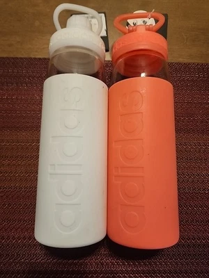 LOTE DE 2 BOTELLAS DE AGUA DE VIDRIO ADIDAS 720 ML, FRÍO/CALIENTE 2 UNA ROSA 1 BLANCA L$$K Foto 1 de 4