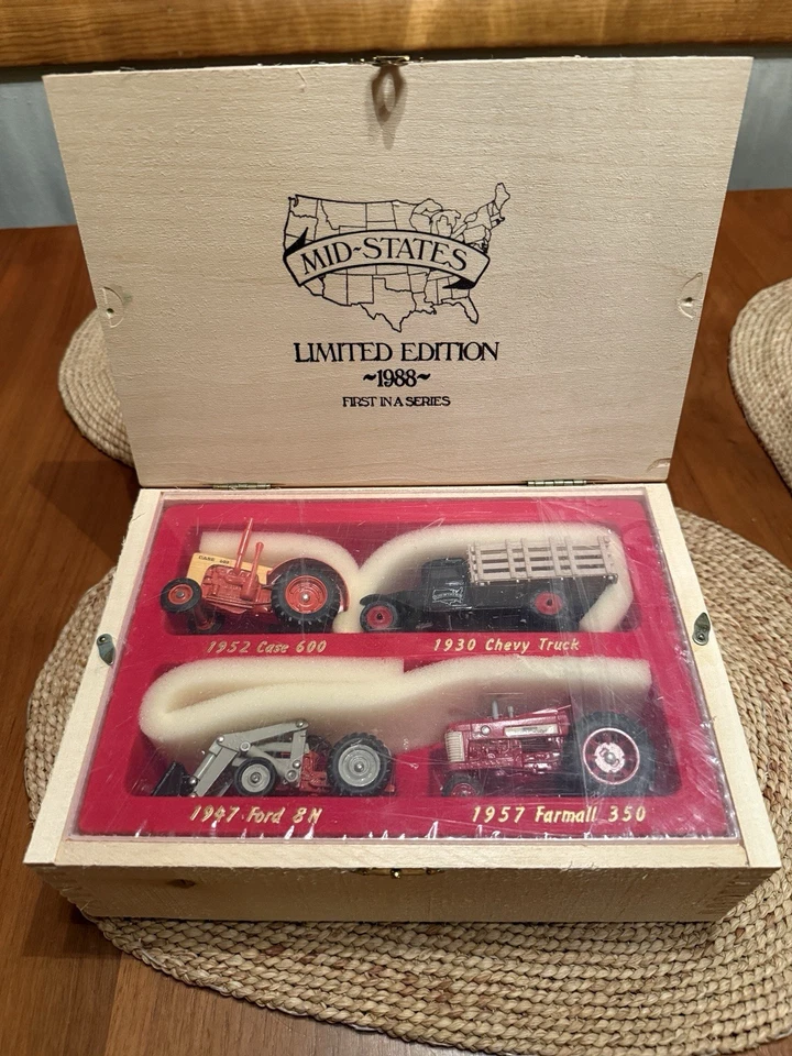 VINTAGE ERTL MID-STATES DIST.  FARM TRACTOR SET LTD. EDITION #2570 - 1988 - Image 1 of 4