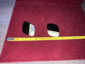 Gorgeous Vintage Mother of Pearl and Onyx, Oval Clip Gold Tone Earrings - Picture 1 of 5