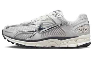 Neu Nike Zoom Vomero 5 Photon Dust Metallic Silver Damengröße 9 #FD0884-025 - Bild 1 von 6