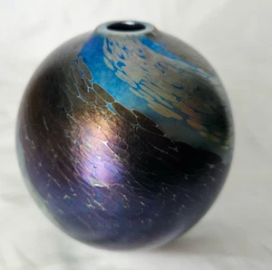 Gorgeous Guernsey Island glass spherical iridescent vase, circa 1990’s - Picture 1 of 15