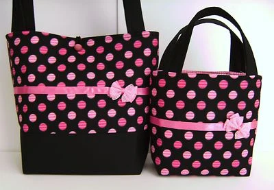 МАТЬ И ДОЧЬ ЧЕРНЫЙ И ЯРКО РОЗОВЫЙ ГОРОШЕК ДАМСКАЯ СУМКА СУМОЧКА С КОРОТКИМИ РУЧКАМИ КАРМАННАЯ КНИГА   - Изображение 1 из 4