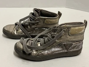 Zapatillas altas Guess, talla 1 para niñas, brillantes, metálicas, informales, con logotipo - Imagen 1 de 17