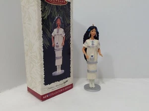 ¡¡¡NUEVO!!! Muñecas del Mundo #1 - Barbie nativa americana - 1996 adorno sello - Imagen 1 de 2