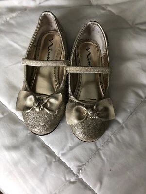 Zapatos planos de ballet Mary Jane con moño dorado brillante vacaciones para niños pequeños Nina talla 11 Foto 1 de 4
