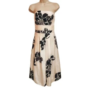 Ann Taylor | Vestido de noche plisado acampanado y calce floral de seda sin tirantes marfil/negro - Imagen 1 de 12