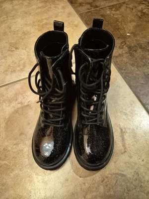 Steve Madden Negro Brillo Niñas Botas de Combate Con Cordones Cremallera Talla 2 Foto 1 de 4