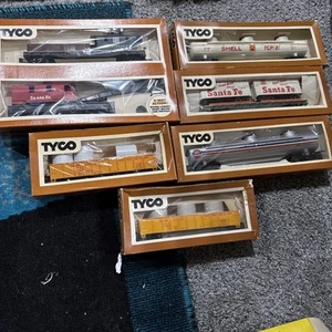 Lot of 7 Vintage Tyco HO Scale Train Cars In Boxes - Picture 1 of 7