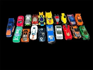 Lotto di 19 auto Hot Wheels. Guarda! - Foto 1 di 5