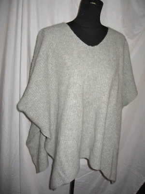 CAPA PONCHO GRIS CACHEMIR FILOSOFÍA Foto 1 de 4