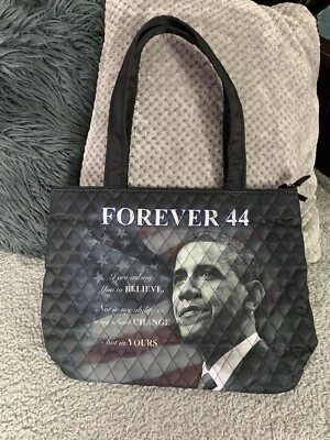 Bolso de Mano Forever 44 Obama Acolchado Bradford Exchange Foto 1 de 4