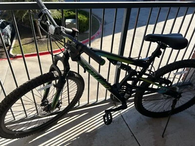 Schwinn Knowles S8214WM 21 速 29 英寸山地自行车男式 - 黑色 — 第 1/4 张图片