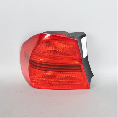 Luz trasera izquierda BMW 325i 328i 330i 335i 2006-2008 sedán 63217161955 OEM usada Foto 1 de 4