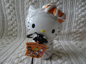 Statuina Blue Sky Clayworks Halloween HELLO KITTY MUMMIA CON PIPISTRELLO NUOVA - Foto 1 di 11