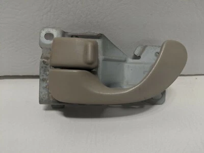 MITSUBISHI GALANT 2000 LADO DEL CONDUCTOR IZQUIERDO TRASERO INTERIOR MANIJA DE PUERTA UO20 Foto 1 de 3