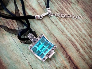 Eleganter & wunderschöner quadratischer blauer Anhänger mit Markasiten Samt Halsreif ~ 925 Sterling - Bild 1 von 19
