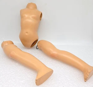 Muñeca de plástico duro vintage torso ambas patas ganchos sin marca buen estado - Imagen 1 de 13