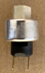 C4 Corvette OEM USED 1984-91 Air Conditioner Compressor Cycling Switch #10007057 - Picture 1 of 4