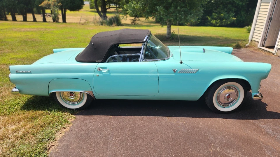 Ford Thunderbird 1955  Foto 1 de 4