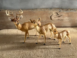 Vintage Hirsch Familie Figuren Bock Reh & Rehkitz Kunststoff unbeschriftet - Bild 1 von 8