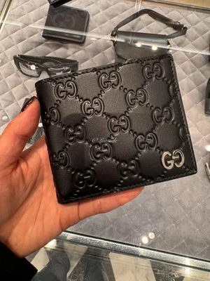 Gucci Signature Wallet Black 473916 CWC1N 1000 122963567 - Image 1 of 3