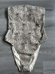 Damen Badeanzug leoprint Größe L vermutlich C-Cup Hollister anprobiert  - Bild 1 von 7