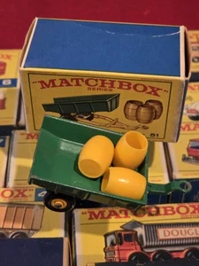 Vintage 1966 Matchbox (1-75) Lesney #51 TIPPING TRAILER : with 3x Barrels - Picture 1 of 2