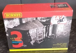 HORNBY TRIPLE PACK R6153A Vee Tank Wagons WEATHERED BRAND NEW FREE UK DELIVERY - Picture 1 of 4