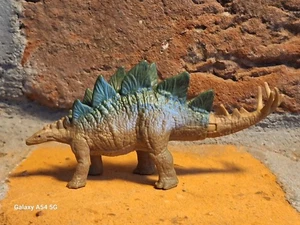 Mini borsa cieca 4" Mattel Jurassic World Dino Escape marrone stegosauro personaggio giocattolo - Foto 1 di 9