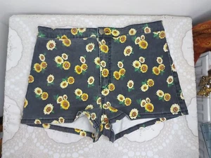 Forever 21 High Waisted 90's Inspired Black Denim Sunflower Shorts 31 (UK 12-14) - Picture 1 of 7