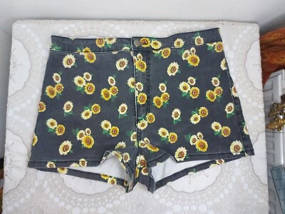 Forever 21 High Waisted 90's Inspired Black Denim Sunflower Shorts 31 (UK 12-14) - Image 1 of 4