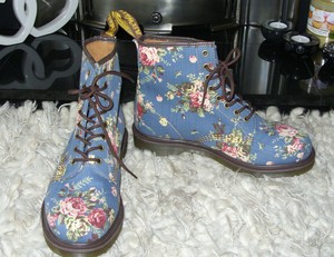 Las mejores ofertas en Botas Flowers Dr. Martens para Mujeres | eBay