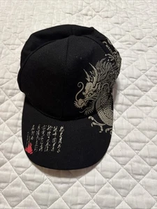 Hut schwarz und silber chinesischer Druck verstellbarer Riemen Drache - Bild 1 von 7