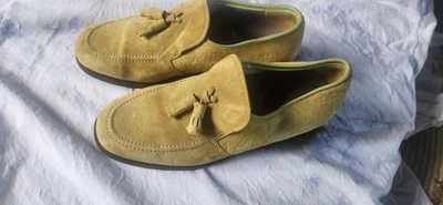 Zapatos sin cordones para mujer de gamuza amarillo mostaza Hush Puppies con borla 8 Foto 1 de 4