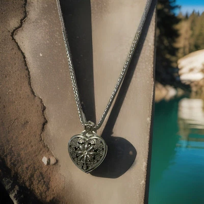 "Collar Brighton medallón corazón floral largo 34"" nuevo con etiquetas" Foto 1 de 4