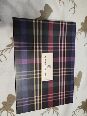 Caja de regalo Bandolini para mujer conjunto de 2 piezas muñeca y sombrero Foto 1 de 2