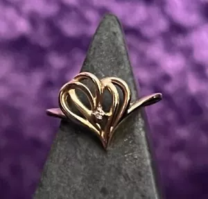 π Solid 14K Yellow Gold Heart Ring w/ Diamond 2 Grams Size 5.5 - Picture 1 of 13