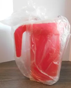 Jarra Tupperware con sello de botón pulsador e inserto infusor 2 cuartos de galón Guayaba NUEVO - Imagen 1 de 2