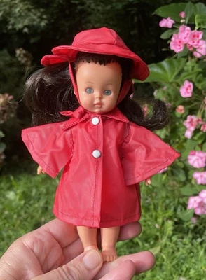 Bambola mini Furga vintage anni ‘60 Lucia e raro impermeabile orig. mod. 9102 - Immagine 1 di 4