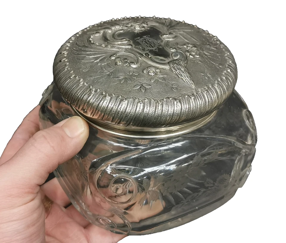 Belle Boite , ancienne Bonbonnière , Couvercle en ARGENT MASSIF ! Cristal Gravé - Photo 1/4