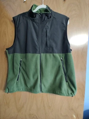 OUTDOOR LIFE Men's Full Zip Fleece Vest.  Size Large.  3 Zip Front Pockets. - Image 1 of 4
