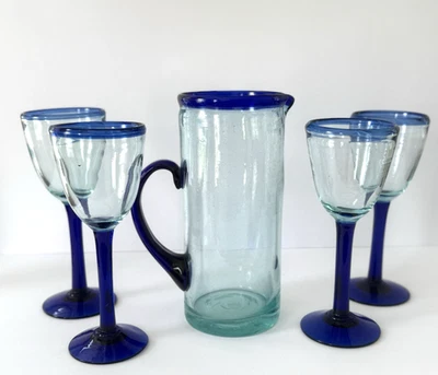   Jarra mexicana de vidrio de cobalto soplado a mano y 4 copas de sangría de vino únicas en su clase Foto 1 de 4