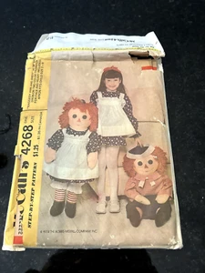 Muñecas McCalls 1974 patrón de costura 4268 Raggedy Ann & Andy 36" de alto pliegues de fábrica - Imagen 1 de 3