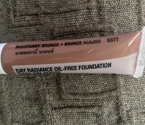 NEW! Mary Kay “MAHOGANY BRONZE” Day Radiance-3 Oil Free Cream Foundation 6377 - Picture 1 of 1